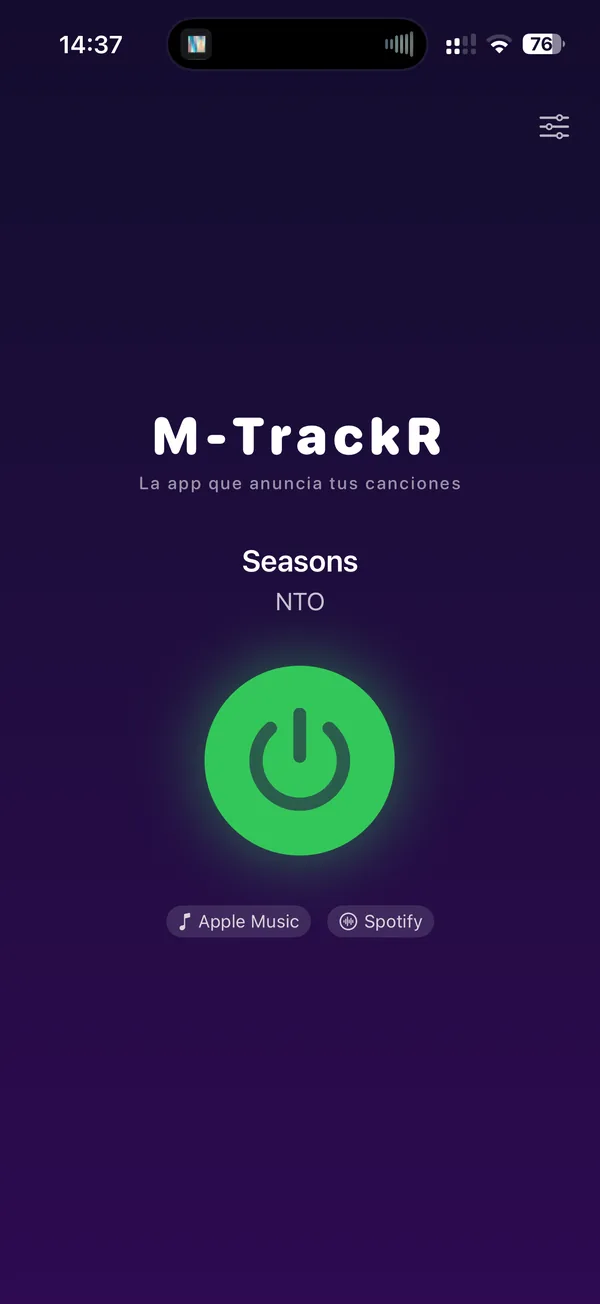 Pantalla principal de M-TrackR: canción en curso y botón de radio